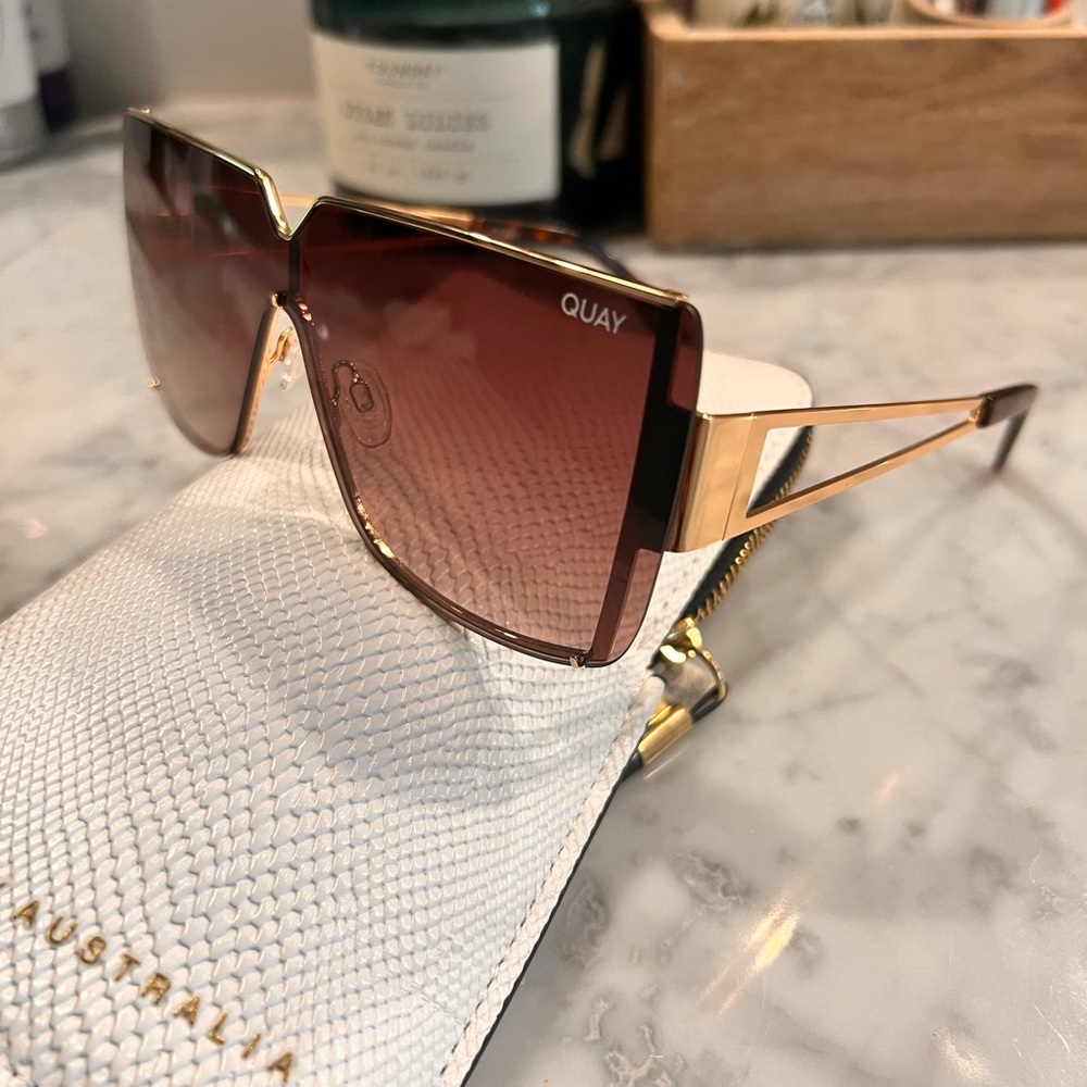 Quay Australia bank roll sunglasses